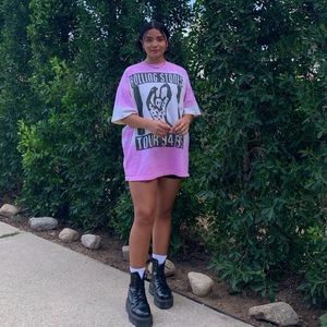 URBAN OUTFITTERS ROLLING STONES OVERSIZED BAND TEE